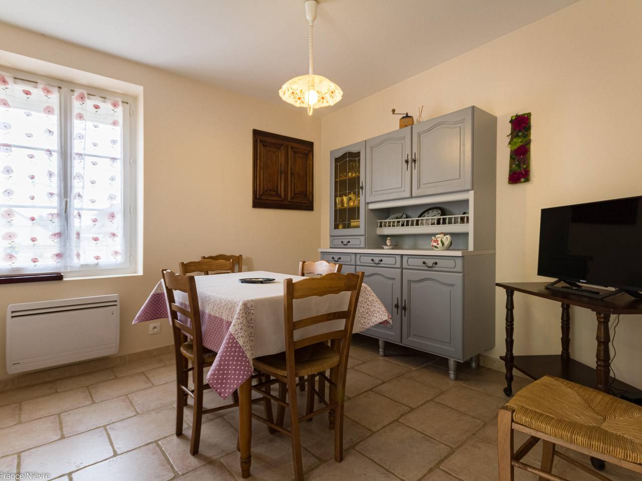 Gemütliches Ferienhaus mit Garten, Internet, Haustiere erlaubt, Fahrräder in der Nähe von Kultursites in Bulcy, Loire-Tal