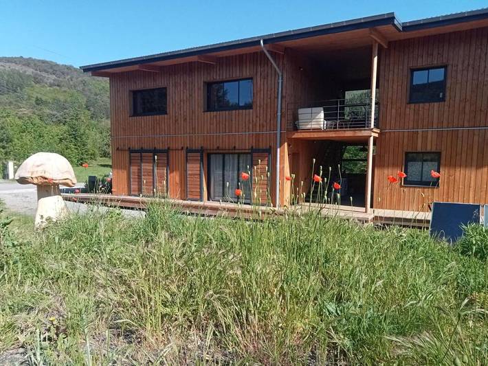 Gîte pour 6 personnes, avec Terrasse ainsi que Jardin et Vue à Prémian