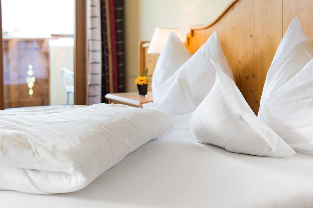 Doppelzimmer Haupthaus - Hotel Pension Jägerhof Kg in Tuxer Alpen, Kolsassberg