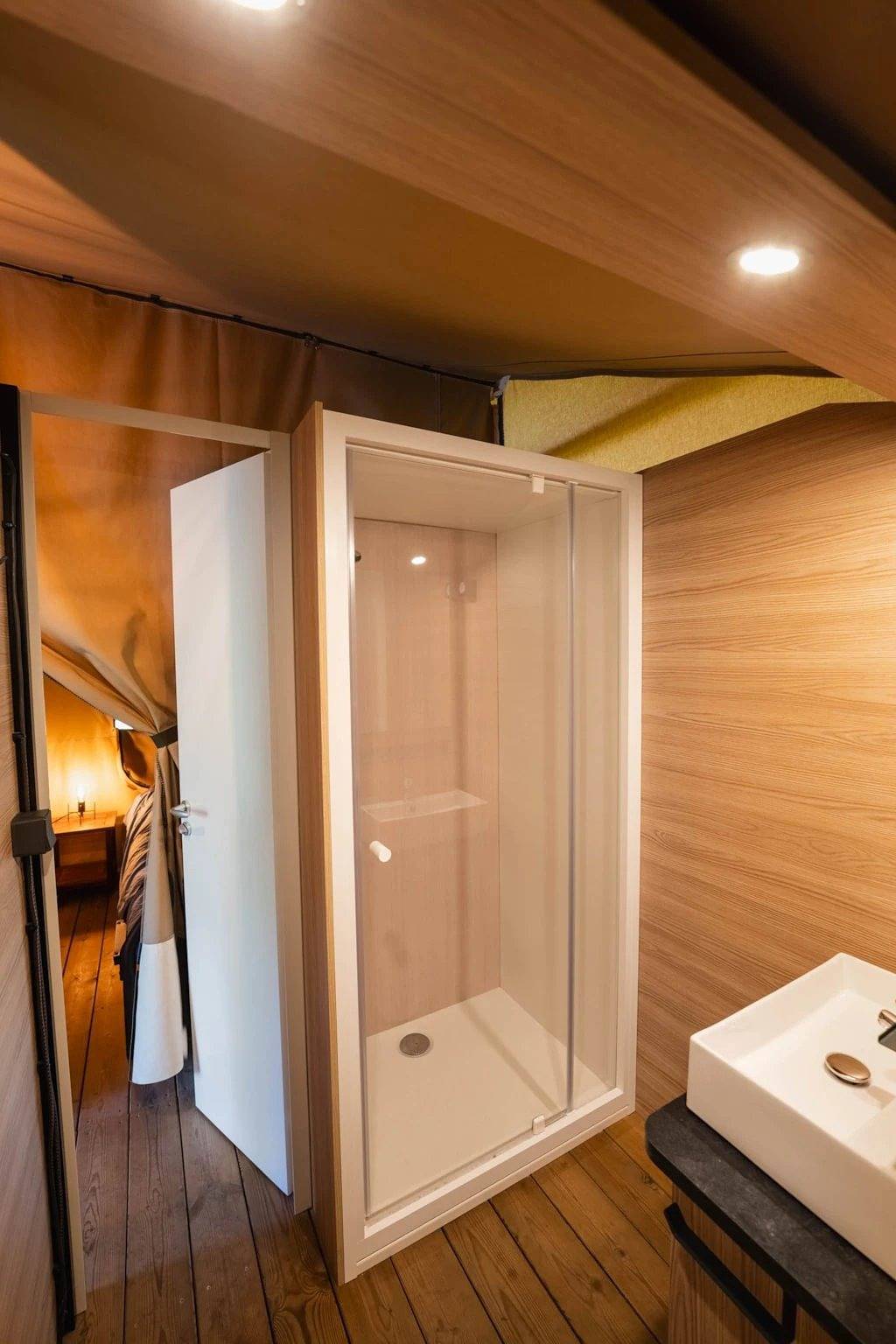 Zecamping 4* familial piscine couverte pet friendly tente 35m2 5 pers in Granges-Aumontzey, Parc naturel régional des Ballons des Vosges