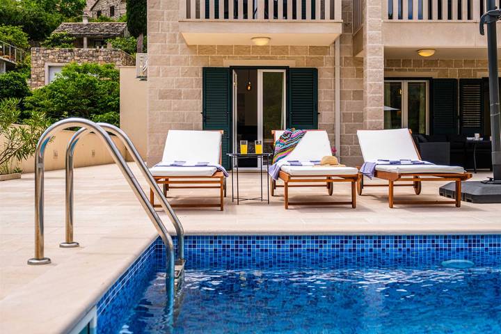 Villa pour 16 personnes, avec piscine et jardin, adapté aux familles à Supetar - 3