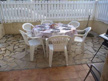 Gîte pour 6 personnes, avec terrasse dans Plage d'Honneur