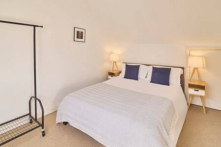 Host & Stay | Queen's Corner in Kent