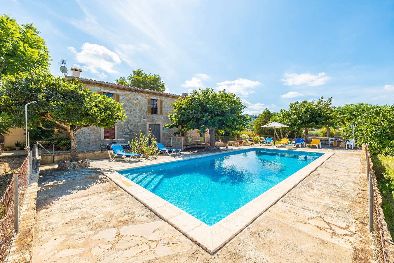 Casa rural 'Manenta' con vistas a la montaña, piscina privada y Wi-Fi in Manacor, Mallorca Este