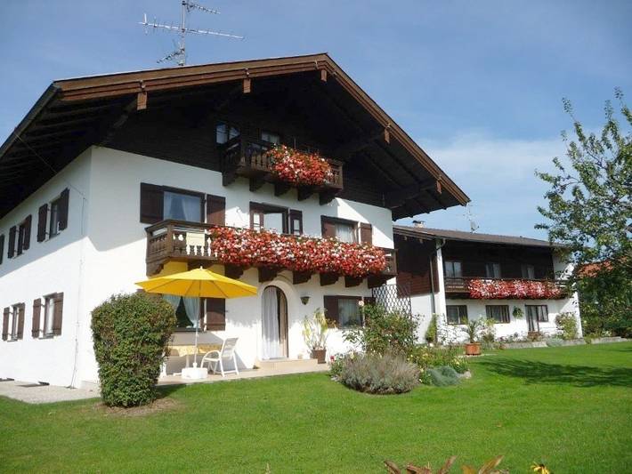 Ferienwohnung für 4 Personen, mit Balkon und Garten in Chieming