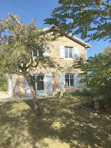 Gîte pour 4 personnes, avec jardin et vue à Ozenay