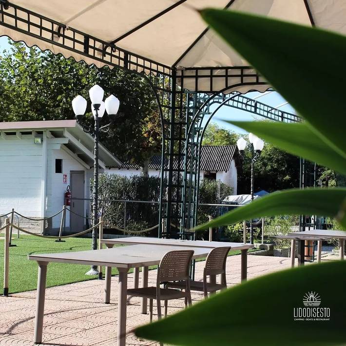 Wohnwagen für 5 Personen, mit Terrasse und Pool in Lago Maggiore (Lombardei) - 2