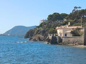 Gîte pour 3 personnes, avec terrasse et vue à Toulon