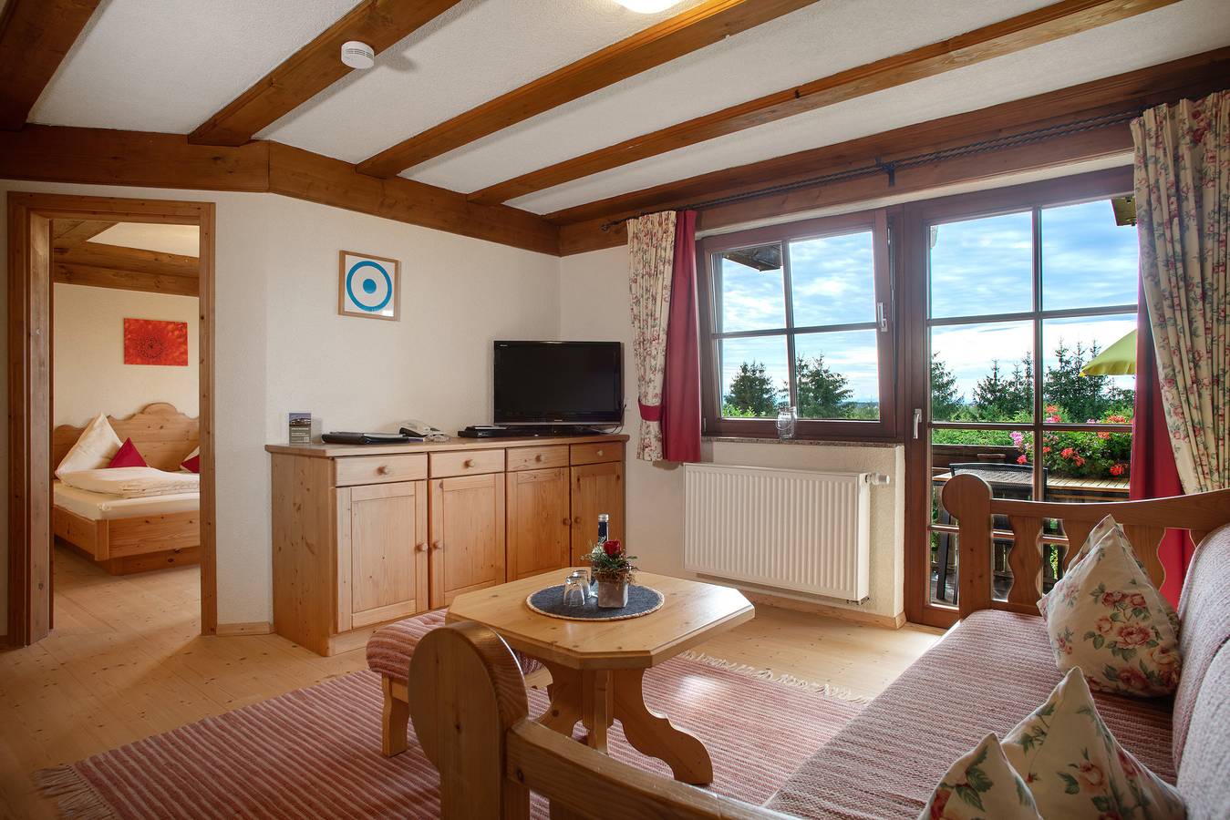 Zimmer 'Suite' mit Bergblick, Gemeinschaftsgarten und Wi-Fi in Friedrichshafen, Bodenseekreis