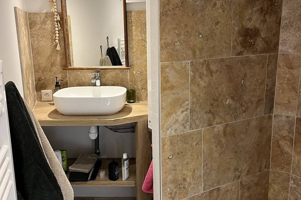 Apartamento entero, Charming cafoutchi at the foot of Montagnette in Barbentane, Region de Arles