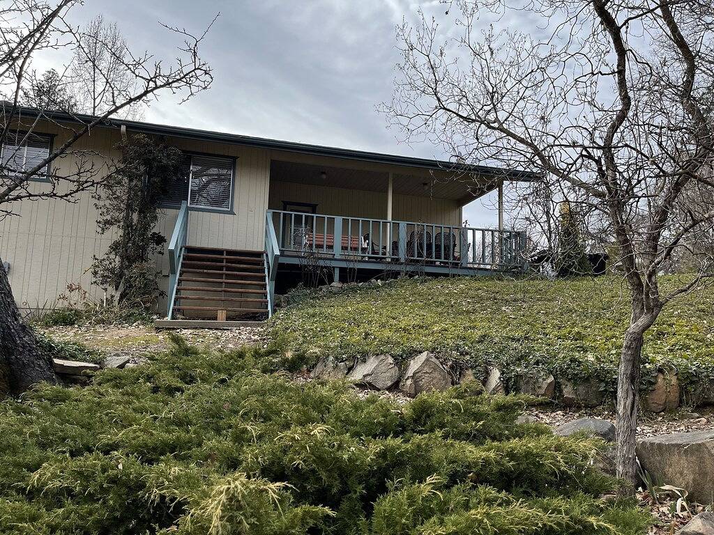 Newly remodeled 3 bedroom home located near Yosemite and bass lake in Yosemite Forks, Madera County