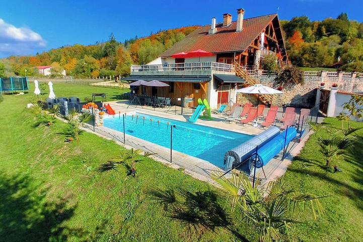 Maison de vacances pour 27 personnes, avec jardin ainsi que jacuzzi et sauna dans l' Ain