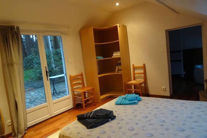 Location de vacances pour 6 personnes, avec terrasse ainsi que jardin et jacuzzi dans Plage Du Men Armor - 4