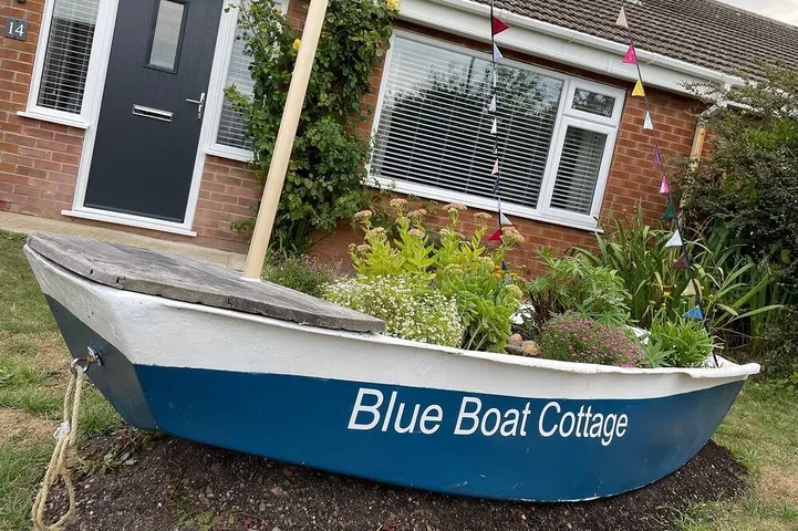 Blue Boat Cottage, Sutton on Sea - beautiful, dog friendly, cosy cottage in Sutton on Sea, Lincolnshire