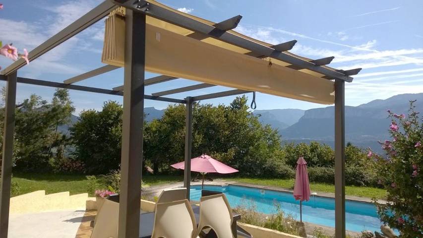 Location de vacances pour 2 personnes, avec piscine ainsi que jardin et vue à Miribel-les-Échelles - 2
