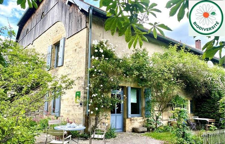Gîte pour 5 personnes, avec terrasse et jardin