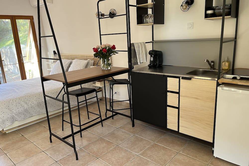 Ganze Wohnung, Studio Indépendant au Cœur Dune Oliveraie. Situé au Pied du Village de Claviers in Claviers, Draguignan Region