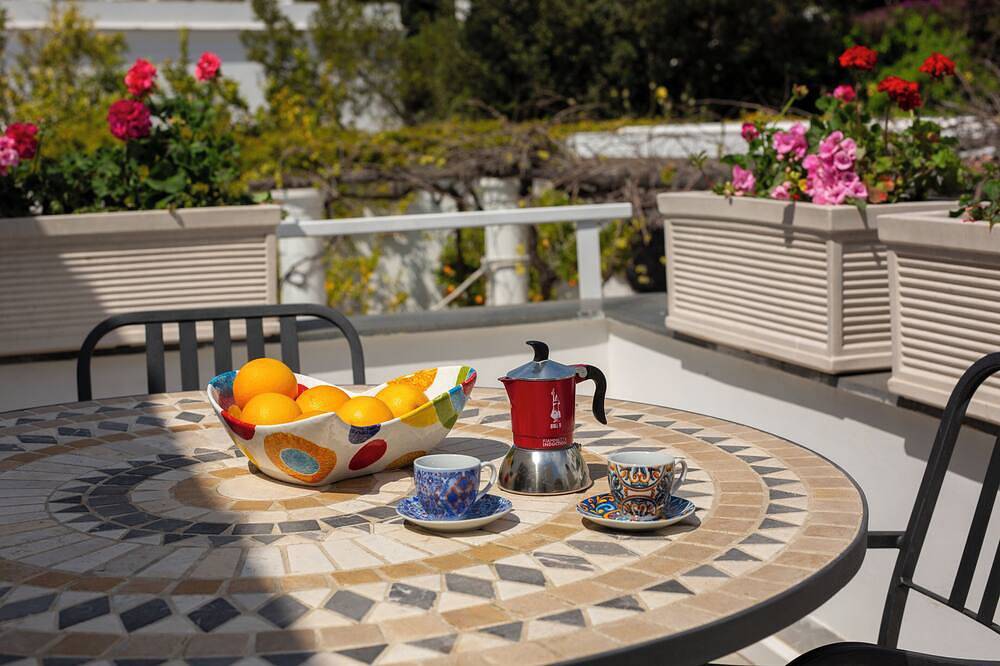 Apartment for 4 People in Capri, Tyrrhenian Coast Campania