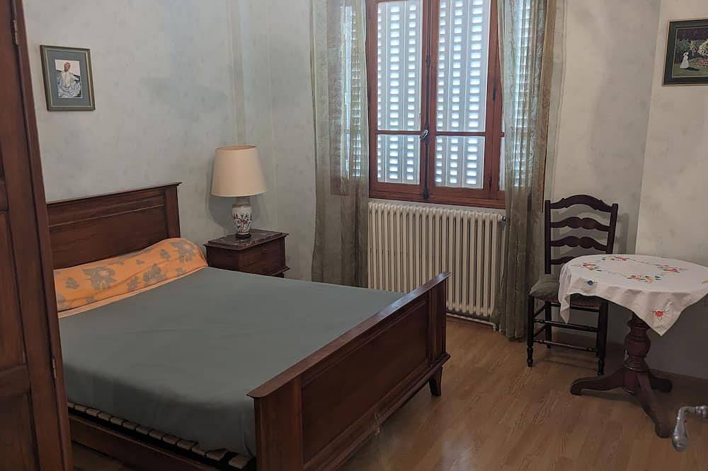 Entire apartment, Apartment 'Appartement Rochenoir' with Mountain View, Private Terrace and Wi-Fi in Saint-Jean-de-Maurienne, Saint-Jean-de-Maurienne region