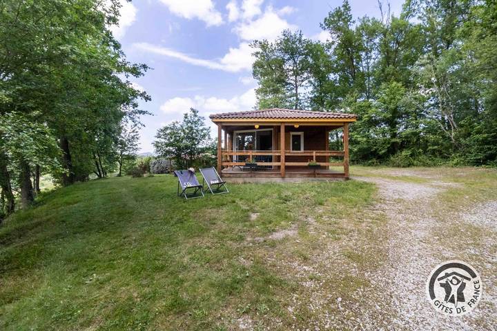 Gîte pour 4 personnes, avec jacuzzi ainsi que terrasse et piscine à Camon - 2