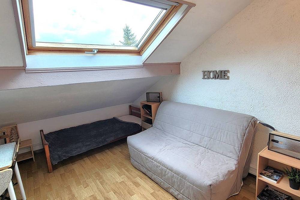 Entire apartment, Studio 3 Pers at the Foot of the Slopes in St Léger les Mélèzes with Parking in Saint-Léger-les-Mélèzes, Écrins National Park