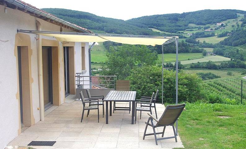 Gîte pour 12 personnes, avec jardin dans Rhône - 3