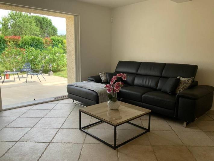 Location de vacances pour 7 personnes, avec jardin à Genas - 2