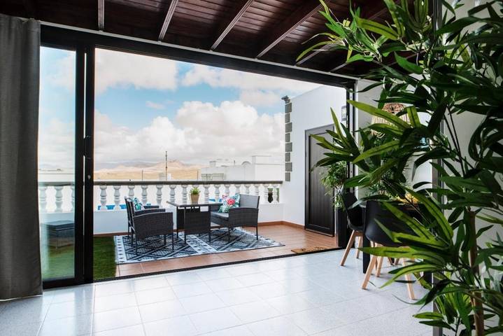 Location de vacances pour 2 personnes, avec Balcon ainsi que Terrasse et Vue à La Santa - 4