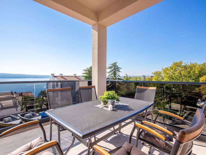 Ferienwohnung für 6 Personen, mit Pool und Terrasse in Dramalj