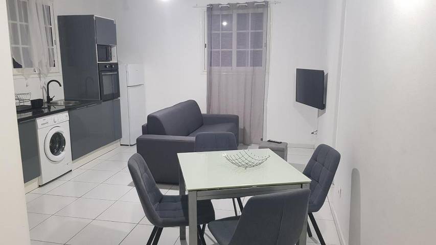 Location de vacances pour 6 personnes, avec vue ainsi que piscine et jardin à Baillif - 3