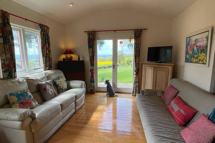 Camp Cottage the perfect  escape and hideaway for a couple and  dogs in Herefordshire