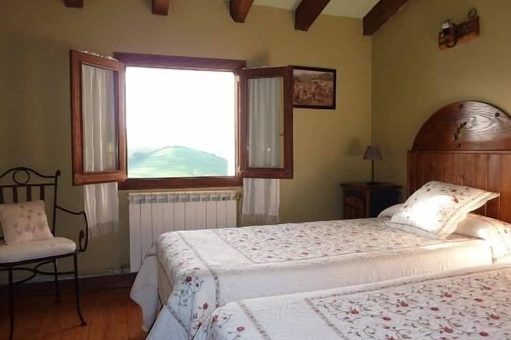 Self catering Labakia for 6 people in Azpilikueta, Baztan