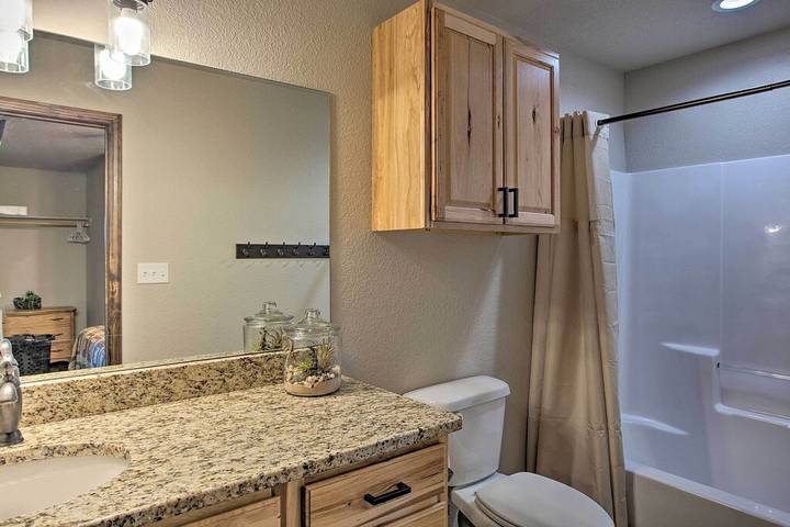 Vacation house for 23 people, with pool, with pets in Lake Texoma