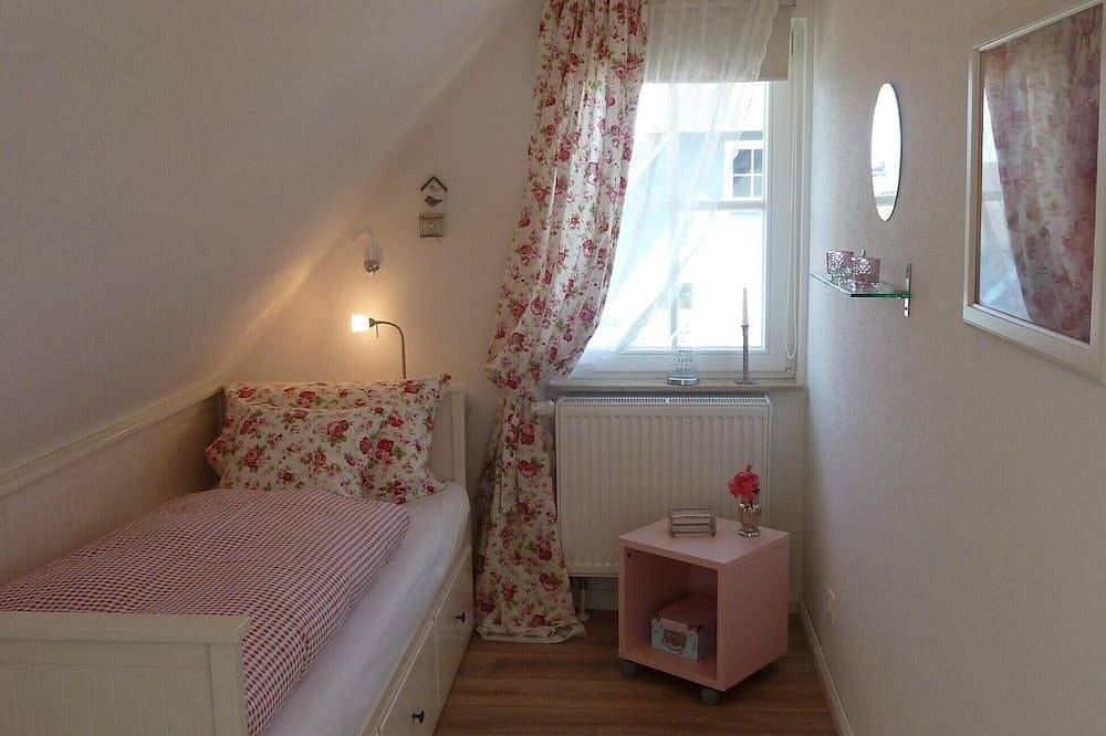 Haus Antje Kliff Königshörn exkl Reetdachhaus am Kurpark, Kliff-/Strandnähe Wlan in Glowe, Rügen