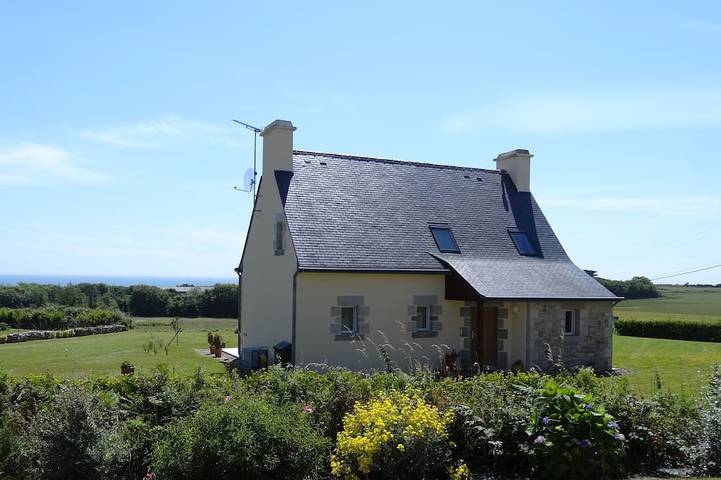 Location de vacances pour 6 personnes, avec terrasse et jardin à Primelin