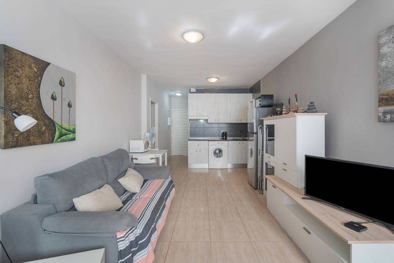 Ganze Wohnung, Ferienwohnung 'Nahe Allem' mit Bergblick, Gemeinschaftspool und Wlan in Los Cristianos, Arona