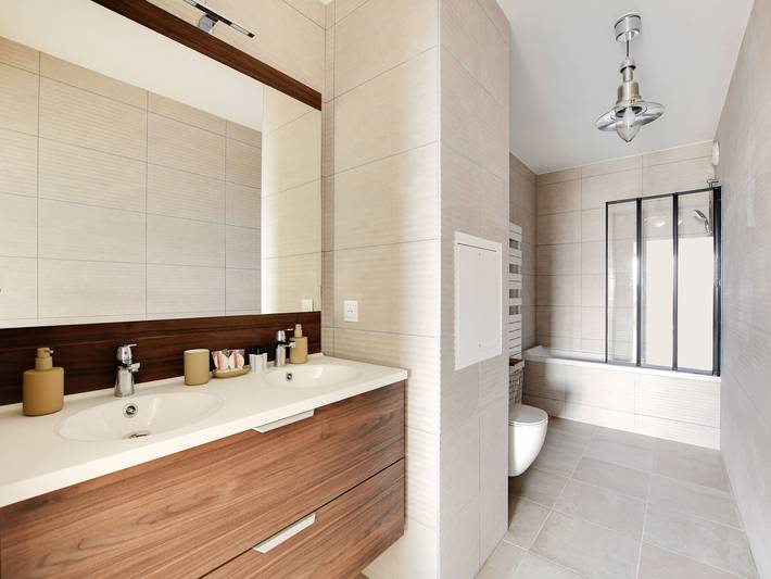 Appartement entier, Magnifique appartement- 3Br/8P-Proche de la Seine in Clichy, Hauts-de-Seine