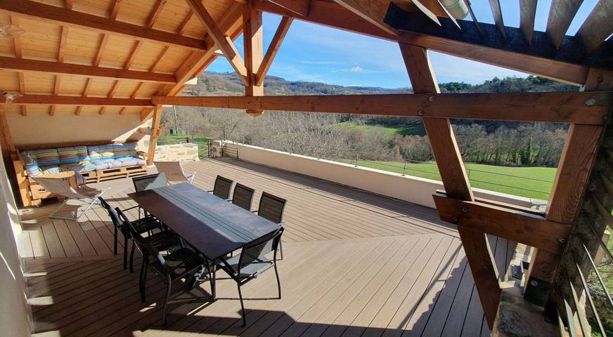 Appartement de vacances pour 8 personnes, avec jardin ainsi que terrasse et piscine, animaux acceptés
