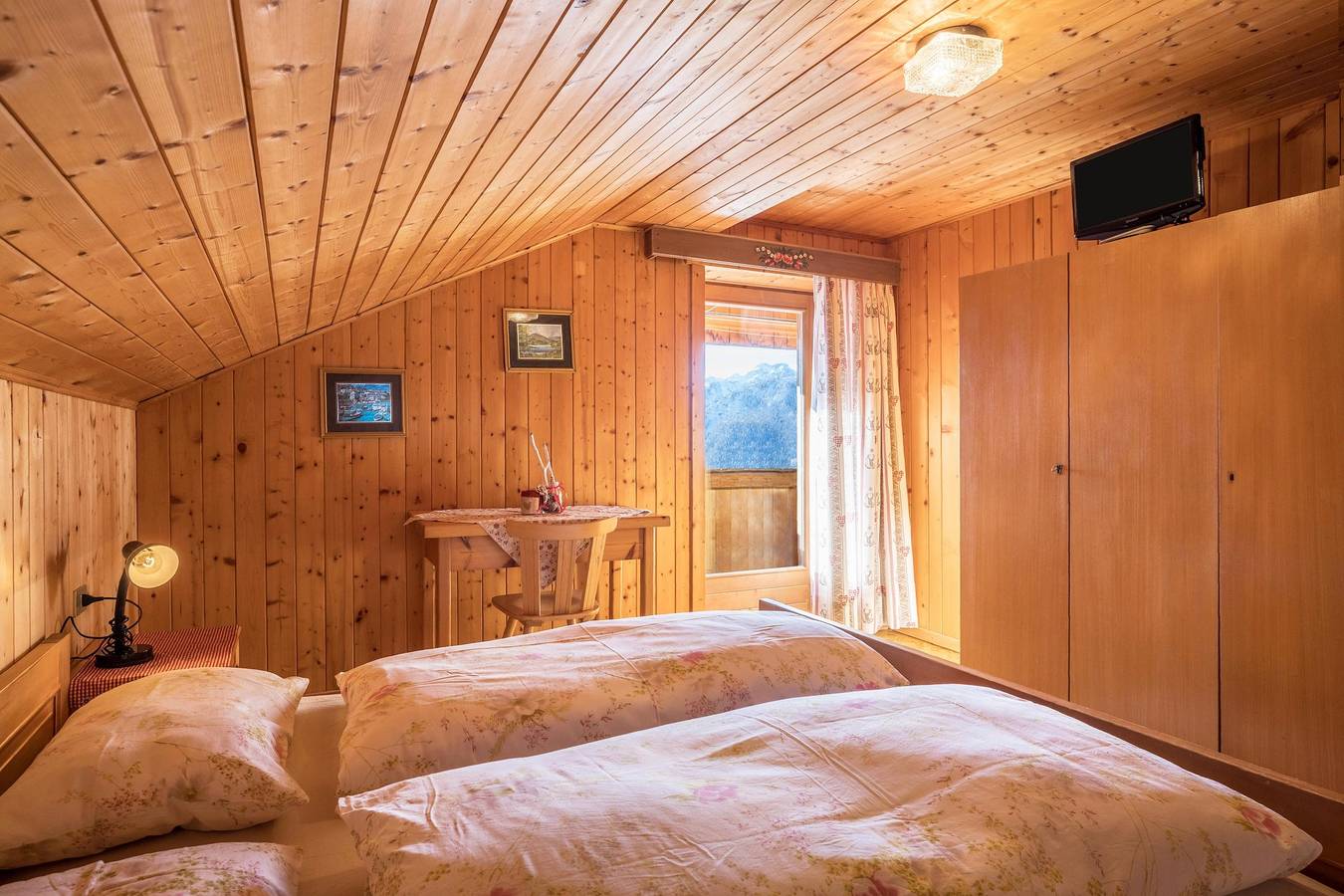 Apartamento entero, Vacaciones en Farmyard Rosshof - Apartamento Ático Mansardato con Wi-Fi y balcón in San Martino in Badia, Dolomiti Superski
