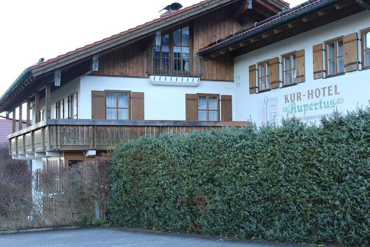 Hotel, mit Terrasse und Garten sowie Sauna