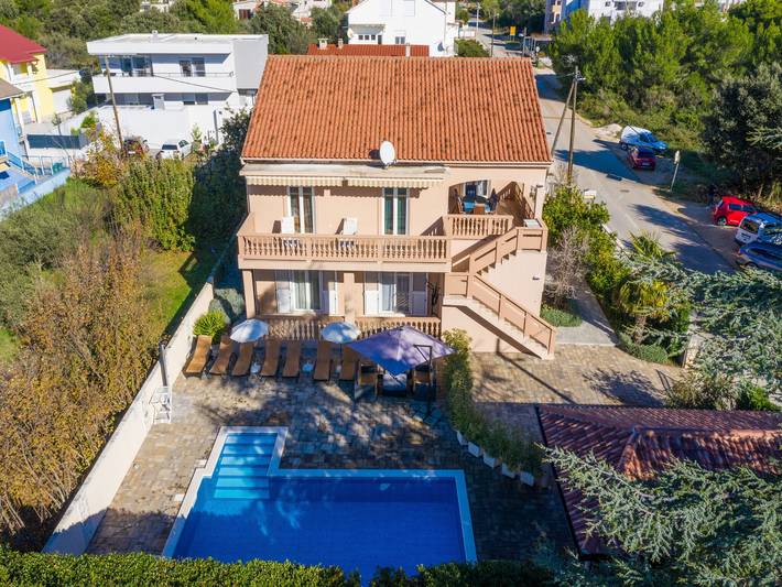 Ferienhaus für 10 Personen, mit Pool und Balkon, kinderfreundlich - 1
