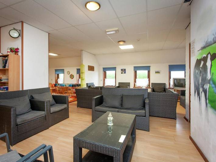Ferienhaus für 30 Personen, mit Terrasse und Seeblick in Holwerd