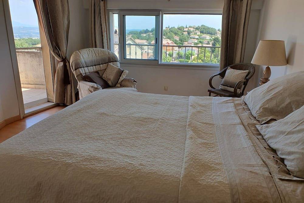 Appartement entier, Charmant Appartement  duplex dans maison de village au cœur de la Provence 160m2 in Pierrevert, Parc naturel régional du Luberon