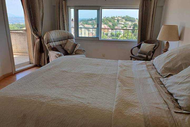 Ganze Wohnung, Charming duplex apartment in the heart of Provence 160m2 in Pierrevert, Regionaler Naturpark Luberon