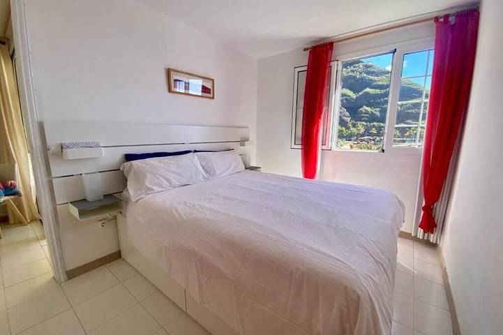 Sunny apartment directly on the Atlantic, the beach is right outside the door! in Tazacorte, La Palma Sud