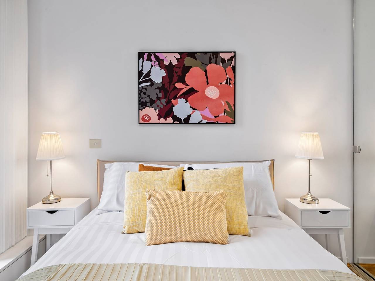 Entire apartment, Central 2-Bed Apartment with Parking, in Melbourne, Victoria