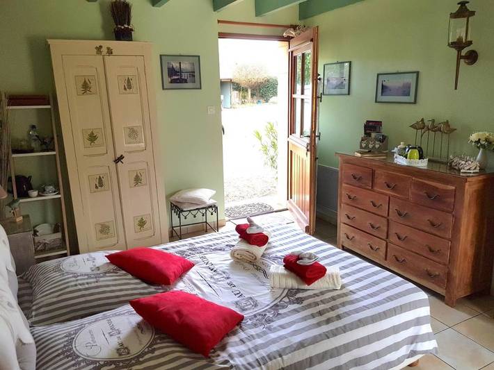 Location de vacances pour 3 personnes, avec piscine ainsi que vue et jardin à Villandry - 4