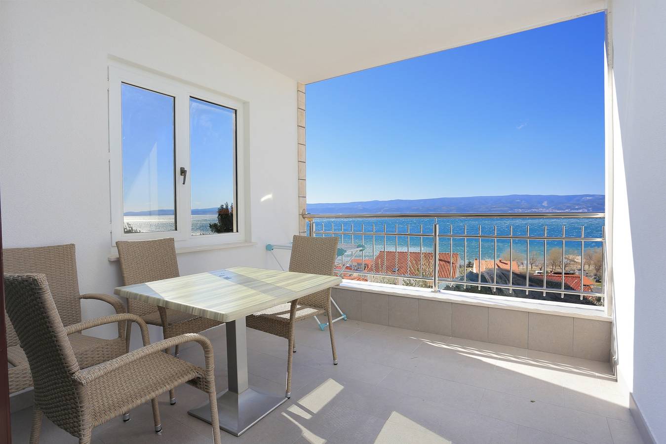 Ganze Wohnung, 1-Zimmer-Ferienwohnung mit Terrasse und Meerblick Duce (Omis) A-2737-f in Dugi Rat, Omis-Riviera