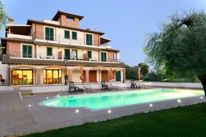 Casa vacanza per 2 persone, con giardino e panorama nonché piscina in San Gemini