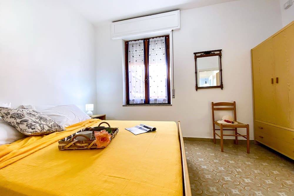 Casa Vacanze con Cortile a 20 Passi Dalla Spiaggia per Famiglie e Gruppi in Sa Rocca Tunda, Sardegna